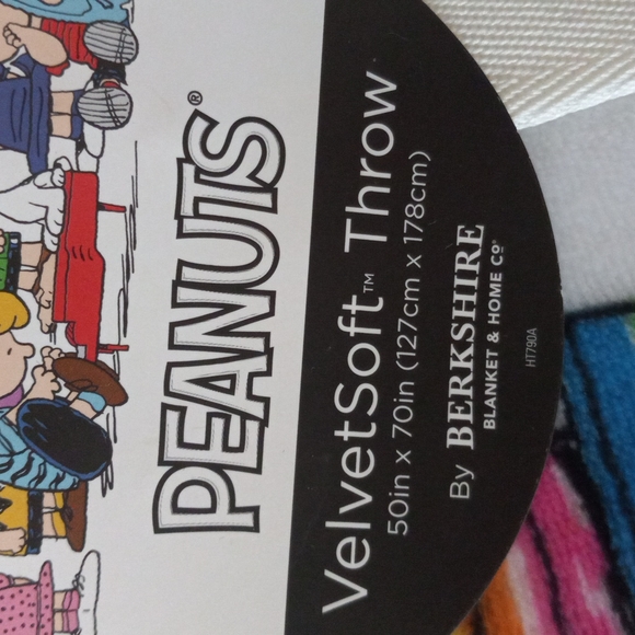 Peanuts Snoopy Easter Comfy Throw 50x70 - Picture 3 of 3